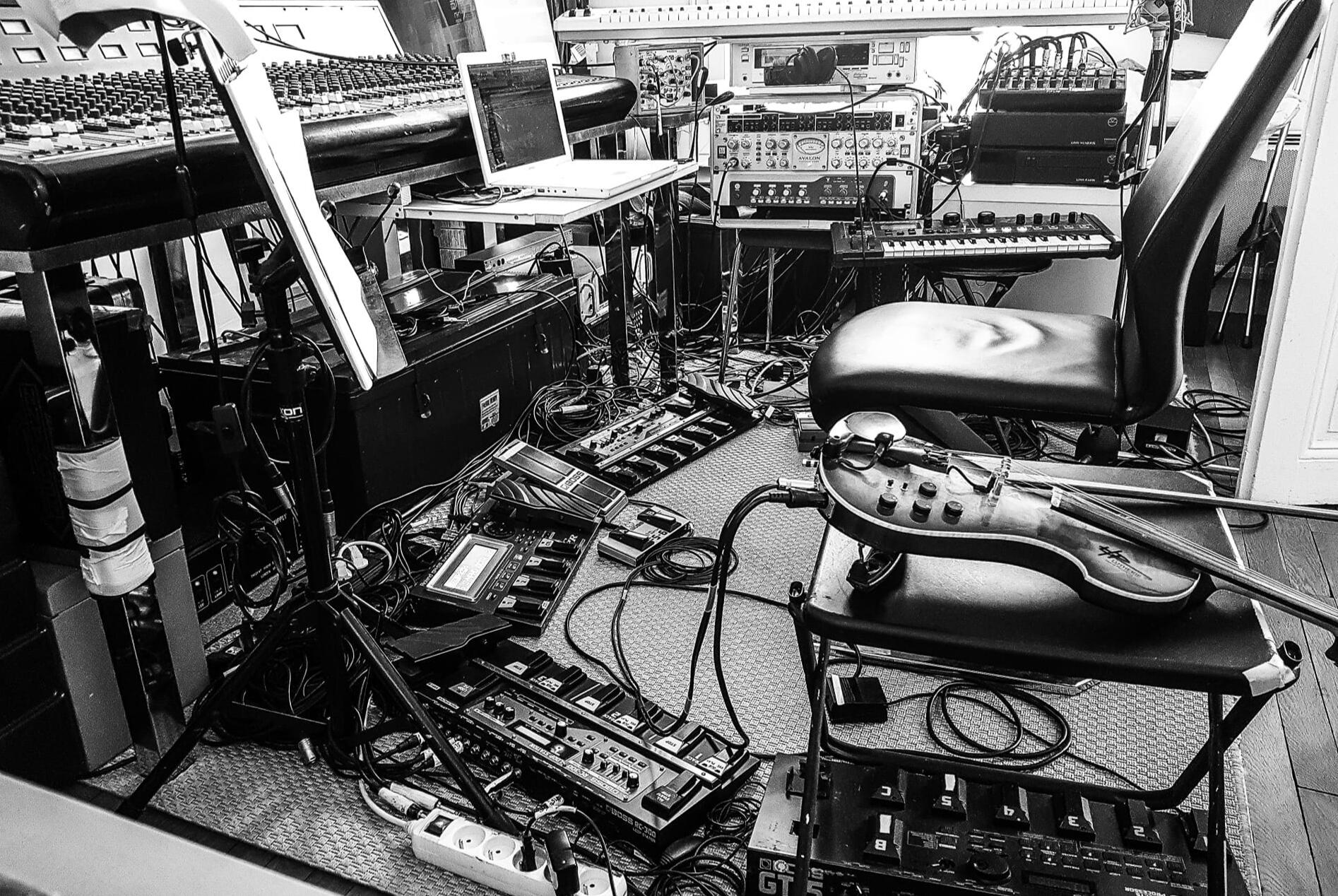 Criss's studio in Paris, France, with his set and electronic violin